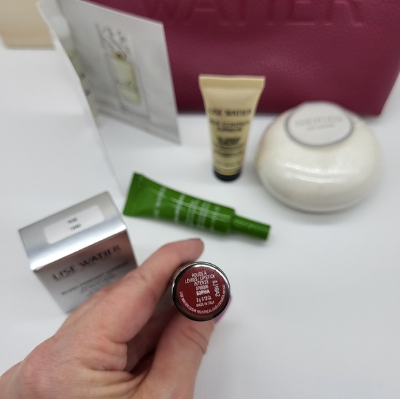 Lise Watier Bundle Lipstick, Blush and more - Picture 3 of 3